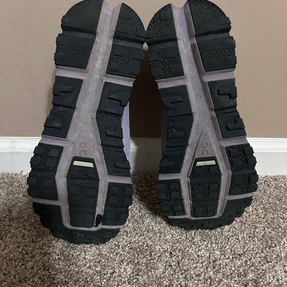 On Running Ultracloud Purple Shoes - Picture 4 of 4